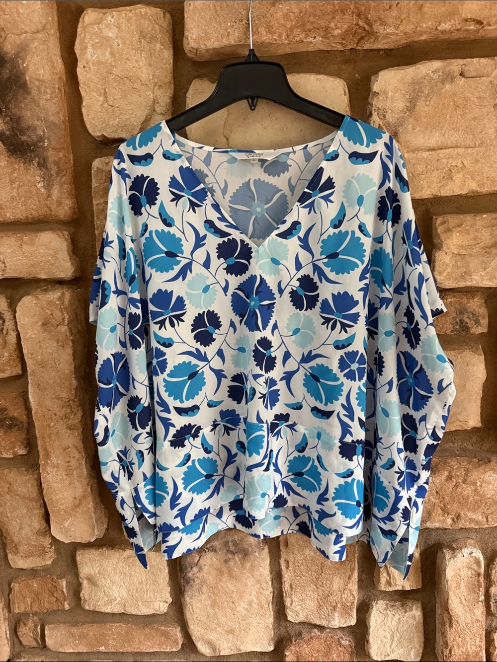 Crosby by Mollie Burch V-Neck Top size L